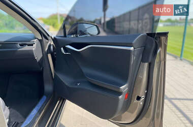 Лифтбек Tesla Model S 2015 в 