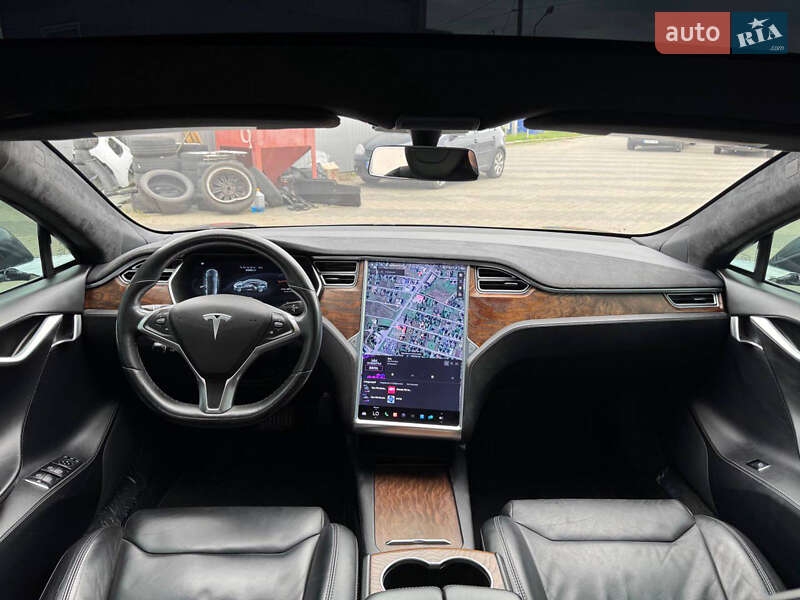 Лифтбек Tesla Model S 2017 в Луцке