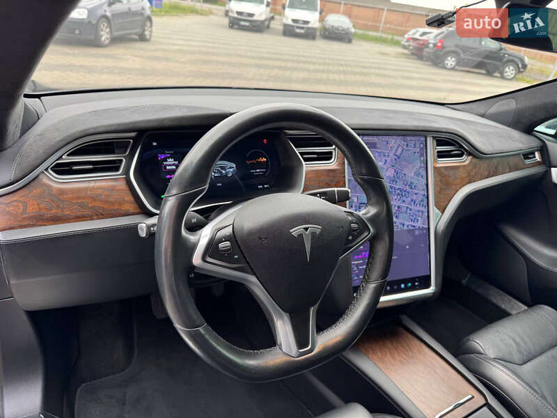 Лифтбек Tesla Model S 2017 в Луцке