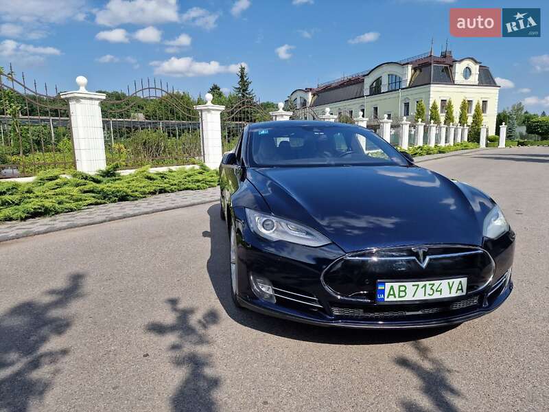 Лифтбек Tesla Model S 2015 в Виннице