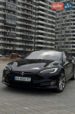 Лифтбек Tesla Model S 2020 в 