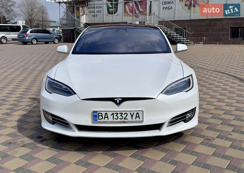 Ліфтбек Tesla Model S 2017 в Гайсину