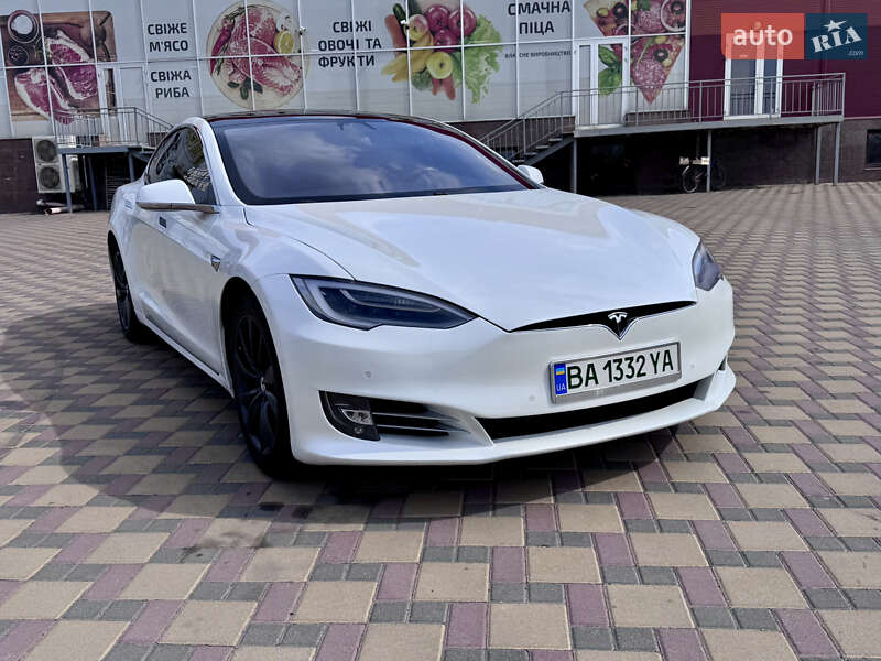 Ліфтбек Tesla Model S 2017 в Гайсину