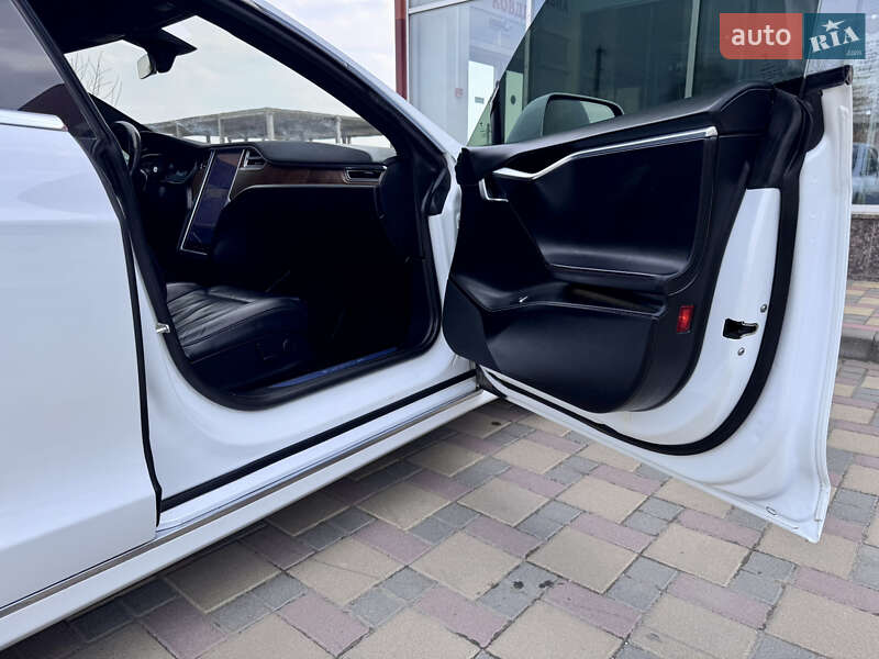Ліфтбек Tesla Model S 2017 в Гайсину