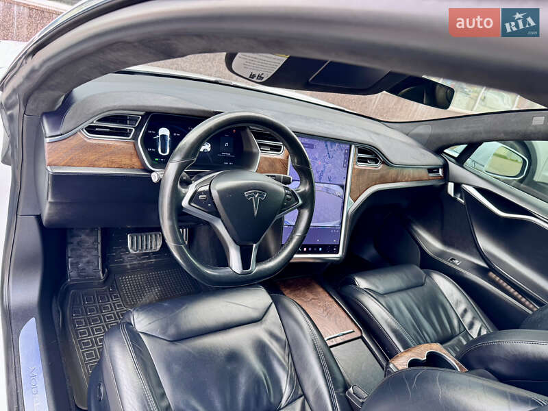 Ліфтбек Tesla Model S 2017 в Гайсину