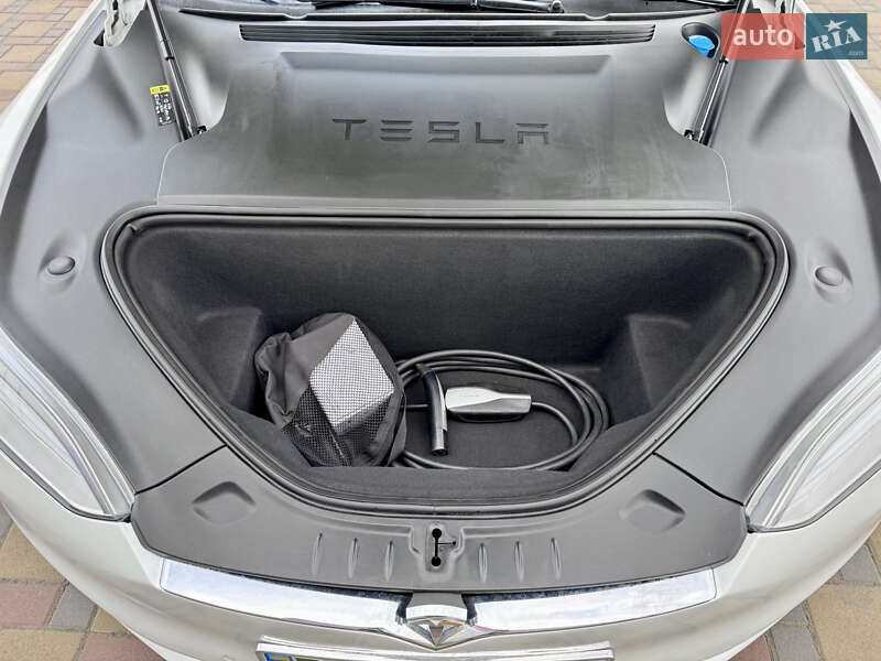 Ліфтбек Tesla Model S 2017 в Гайсину