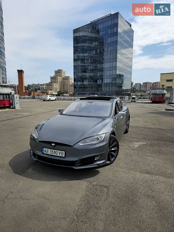 Tesla Model S 2013