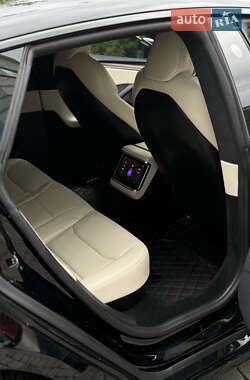 Лифтбек Tesla Model S 2021 в 