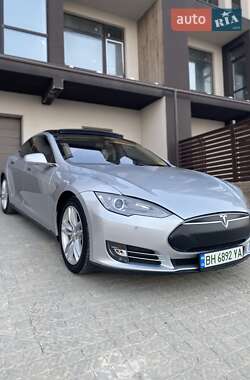 Лифтбек Tesla Model S 2014 в 