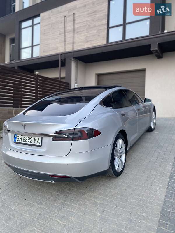 Ліфтбек Tesla Model S 2014 в Одесі