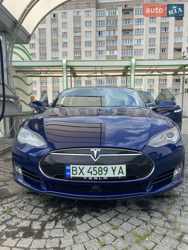 Tesla Model S 2015