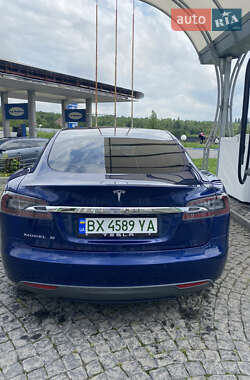 Лифтбек Tesla Model S 2015 в 