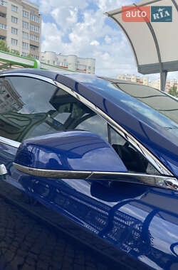 Лифтбек Tesla Model S 2015 в 
