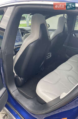 Лифтбек Tesla Model S 2015 в 