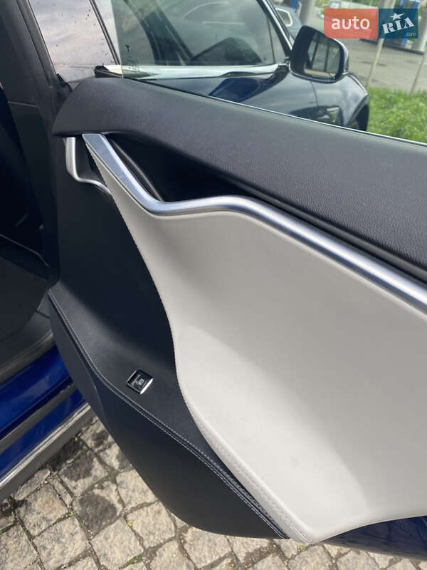 Лифтбек Tesla Model S 2015 в Хмельницком фото 39 Лифтбек Tesla Model S 2015 в Хмельницком