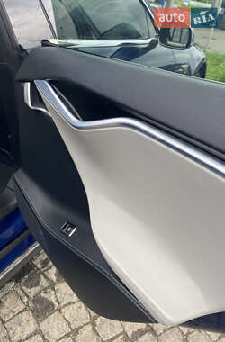 Лифтбек Tesla Model S 2015 в 