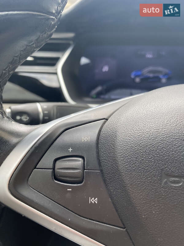 Лифтбек Tesla Model S 2015 в Хмельницком фото 53 Лифтбек Tesla Model S 2015 в Хмельницком