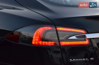 Лифтбек Tesla Model S 2015 в 