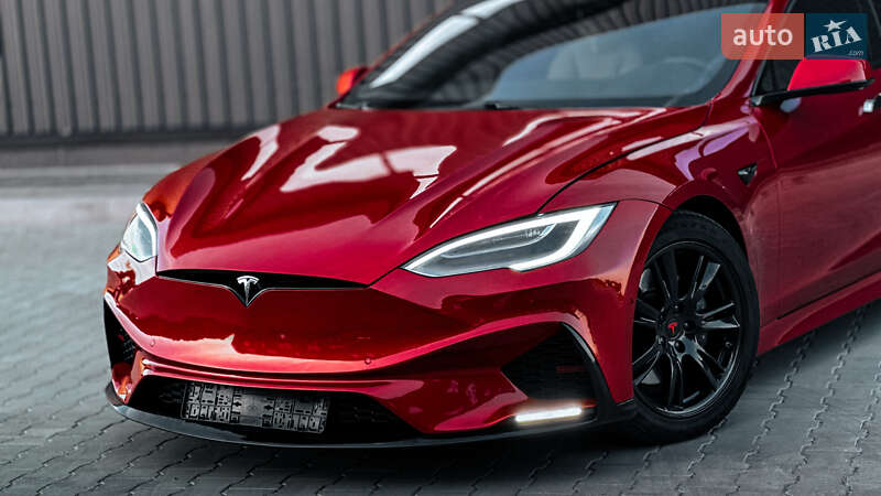 Лифтбек Tesla Model S 2020 в Ровно