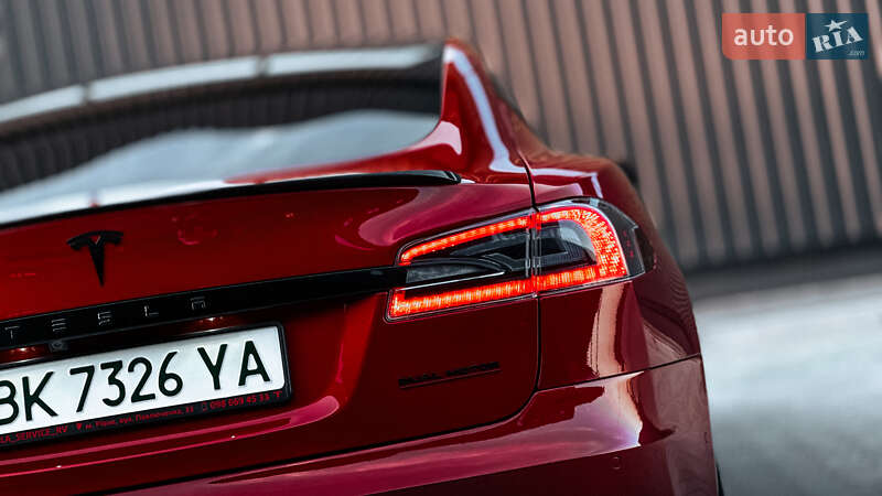 Лифтбек Tesla Model S 2020 в Ровно