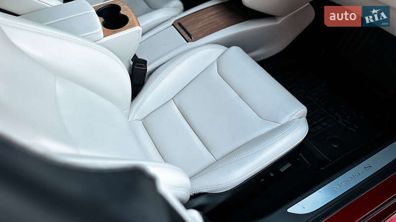 Лифтбек Tesla Model S 2020 в Ровно