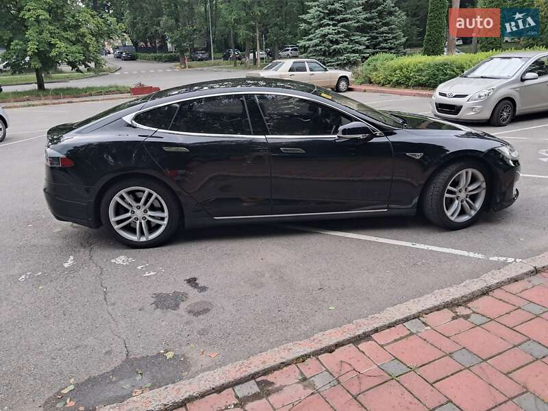 Ліфтбек Tesla Model S 2015 в Вінниці