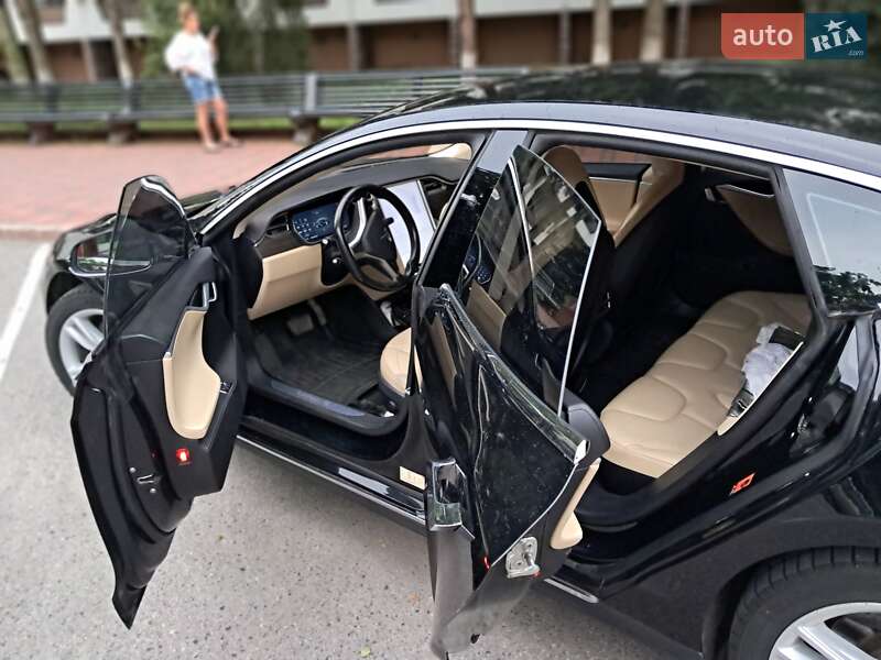 Ліфтбек Tesla Model S 2015 в Вінниці