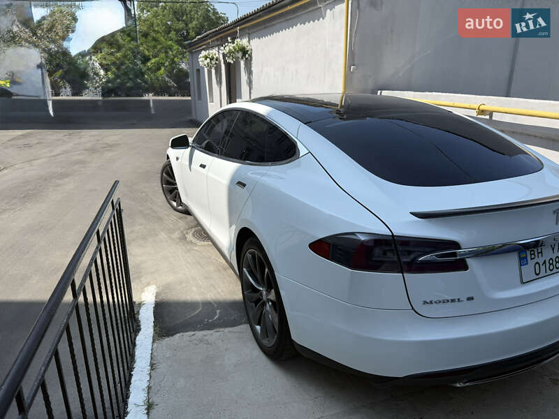 Tesla Model S 2013