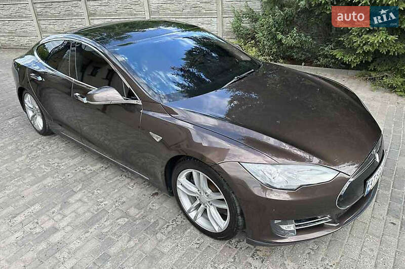 Лифтбек Tesla Model S 2013 в Львове