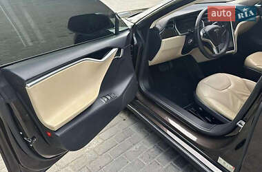 Лифтбек Tesla Model S 2013 в 