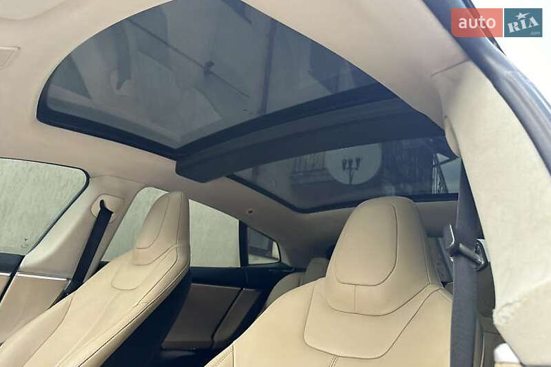 Лифтбек Tesla Model S 2013 в Львове