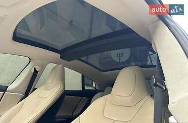 Лифтбек Tesla Model S 2013 в 