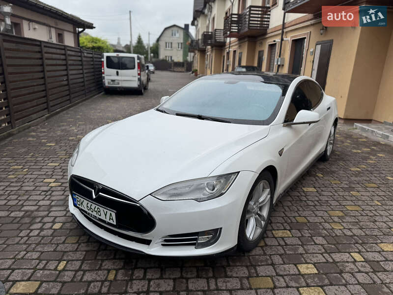 Лифтбек Tesla Model S 2013 в Ровно