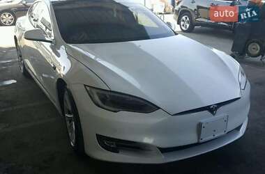 Лифтбек Tesla Model S 2017 в 