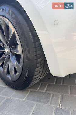 Ліфтбек Tesla Model S 2020 в 