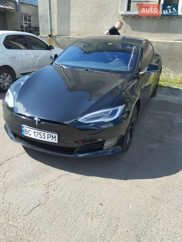 Tesla Model S 2018