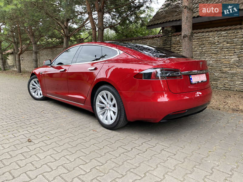 Лифтбек Tesla Model S 2016 в Луцке