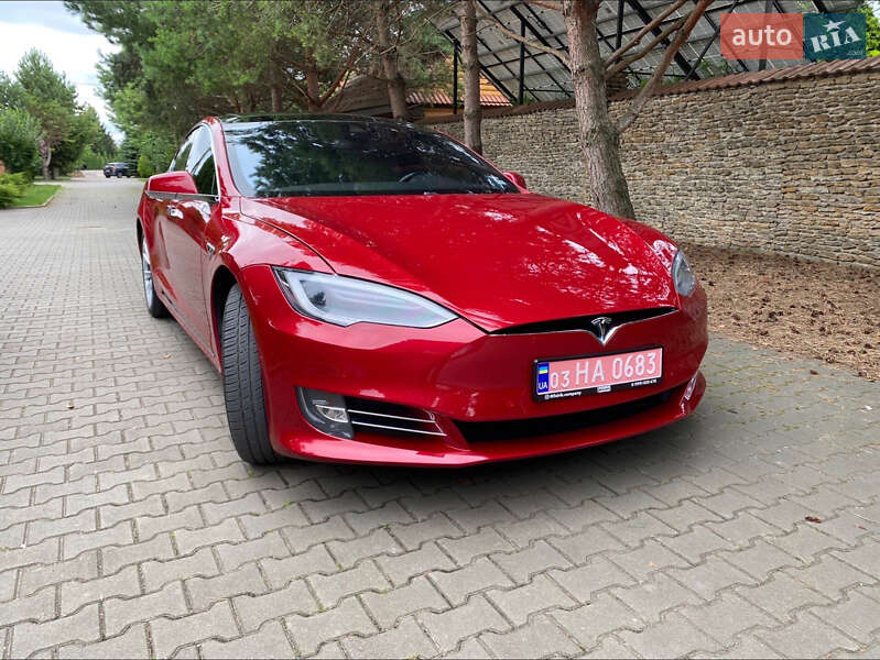 Лифтбек Tesla Model S 2016 в Луцке