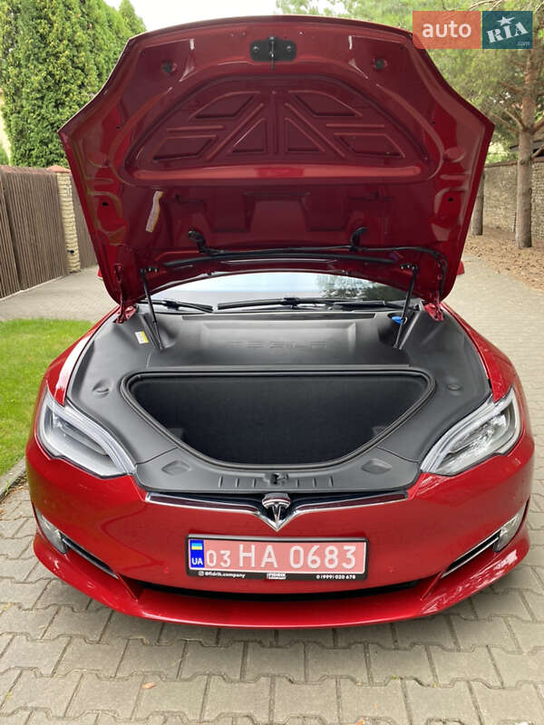 Лифтбек Tesla Model S 2016 в Луцке