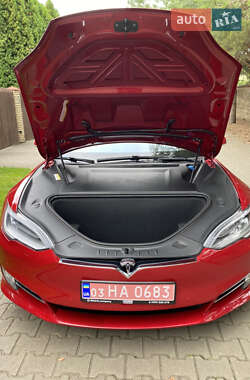 Лифтбек Tesla Model S 2016 в 