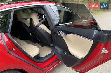 Лифтбек Tesla Model S 2016 в 