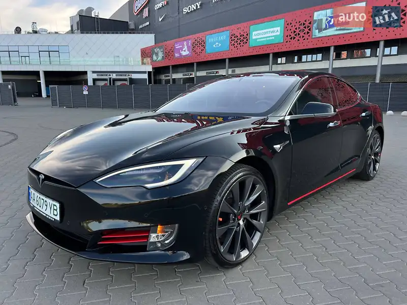 Tesla Model S 2020