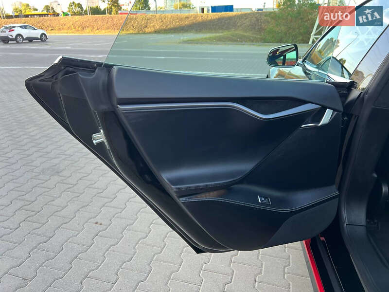 Лифтбек Tesla Model S 2020 в Киеве