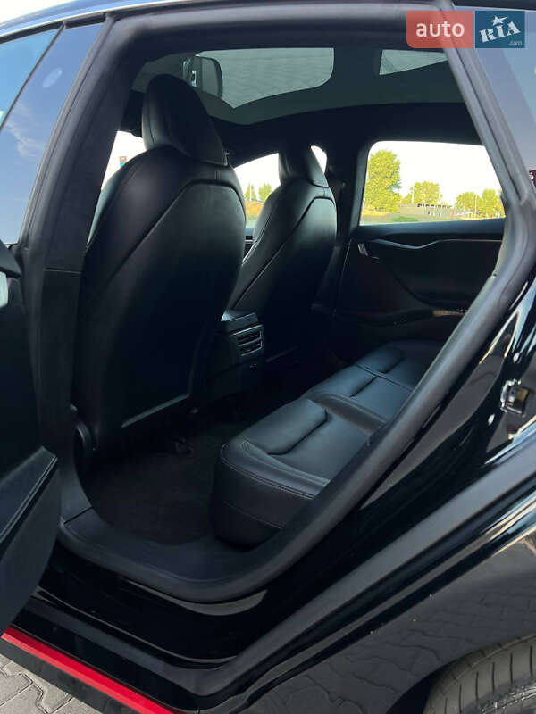Лифтбек Tesla Model S 2020 в Киеве