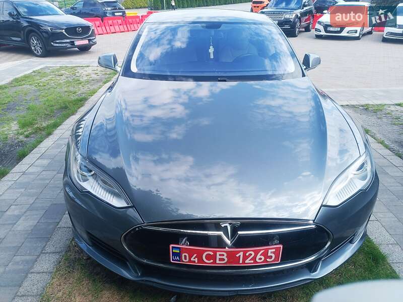 Лифтбек Tesla Model S 2014 в Львове