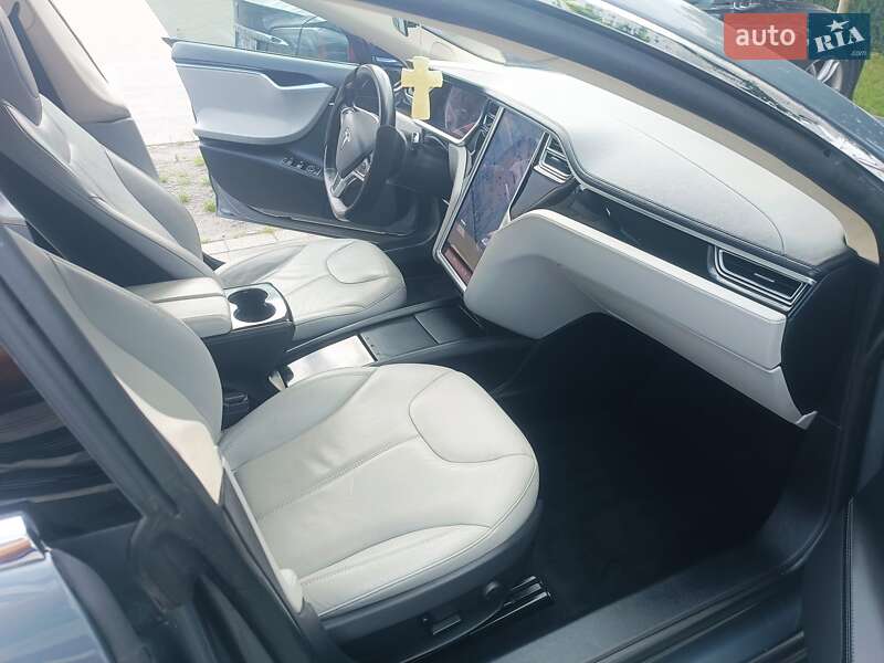 Лифтбек Tesla Model S 2014 в Львове