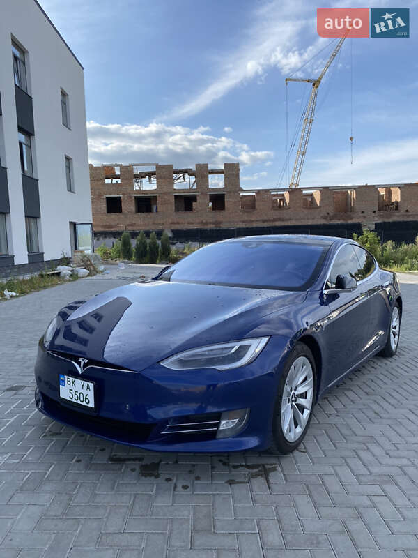 Лифтбек Tesla Model S 2016 в Ровно
