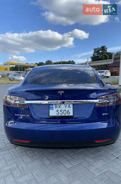 Лифтбек Tesla Model S 2016 в 