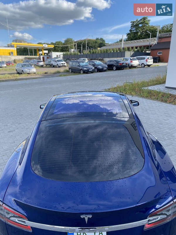 Лифтбек Tesla Model S 2016 в Ровно