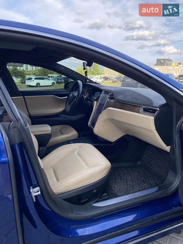 Лифтбек Tesla Model S 2016 в Ровно